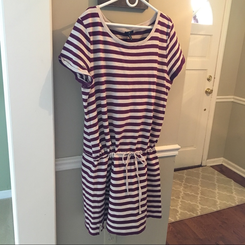 Women’s XXL Gap wine/cream striped tie waist dress
